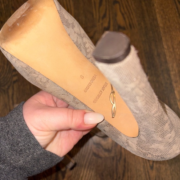 Brian Atwood Savita Taupe Suede Glitter Floral Platform Pumps Heels Size 9 - Picture 8 of 10